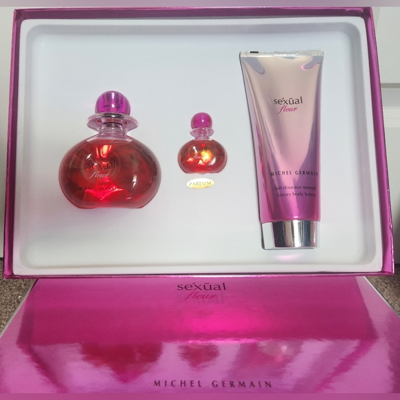 Sexual Fleur by Michel Germain Gift Set; 125ml / 4.2 fl.oz EDP + 10ml Parfum - Picture 2 of 10
